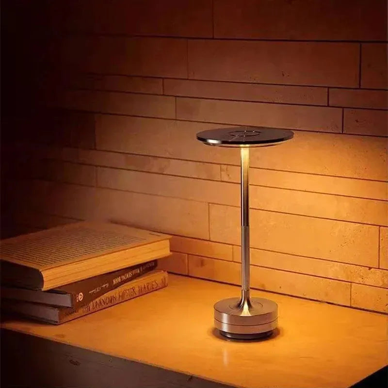 Luminária-LED-de-Mesa-Recarregável-Luz-ambiente