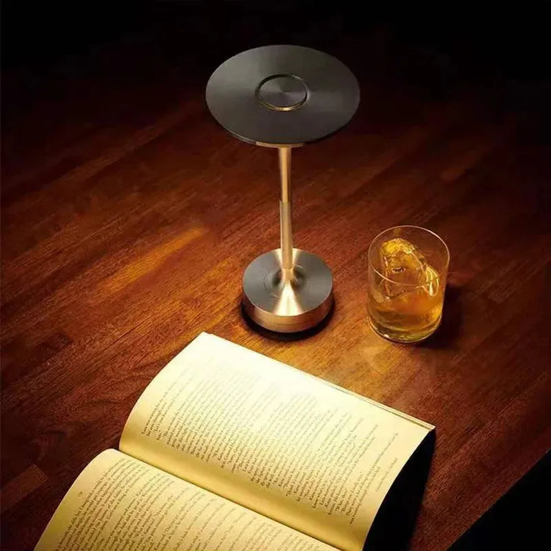 Luminária-LED-de-Mesa-Recarregável-Luz-ambiente